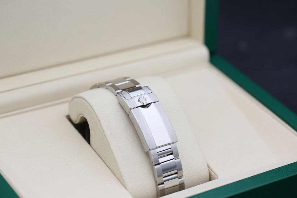 Rolex GMT Master II 126710 GRNR Image 3